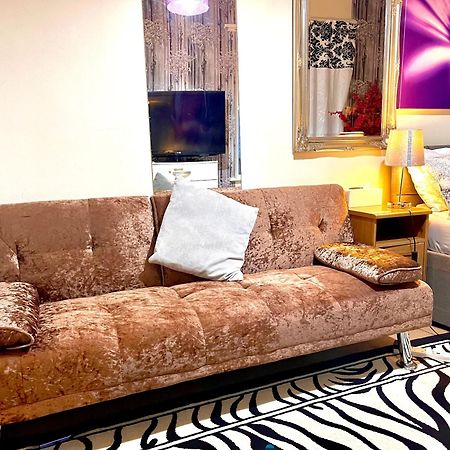 Comfy Double Bedroom With A Private Toilet Λονδίνο Εξωτερικό φωτογραφία