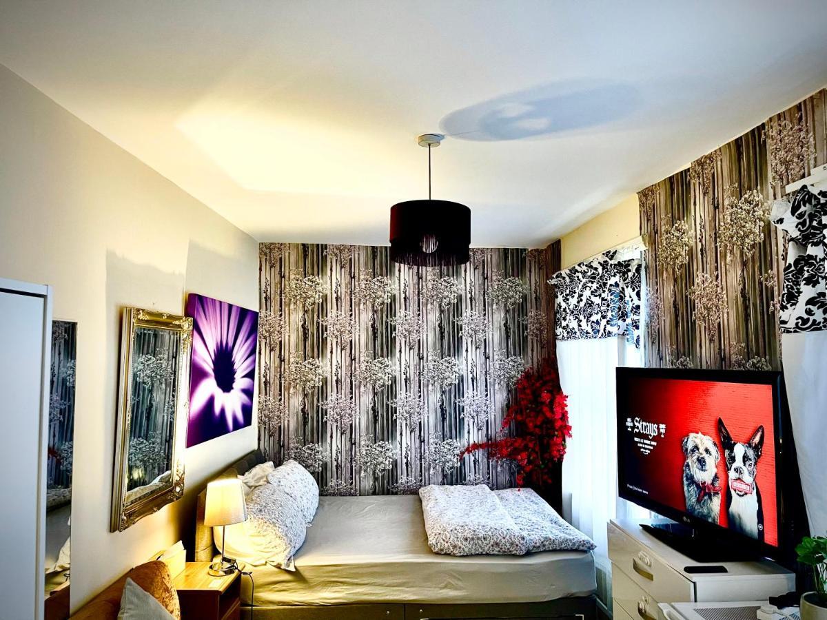 Comfy Double Bedroom With A Private Toilet Λονδίνο Εξωτερικό φωτογραφία