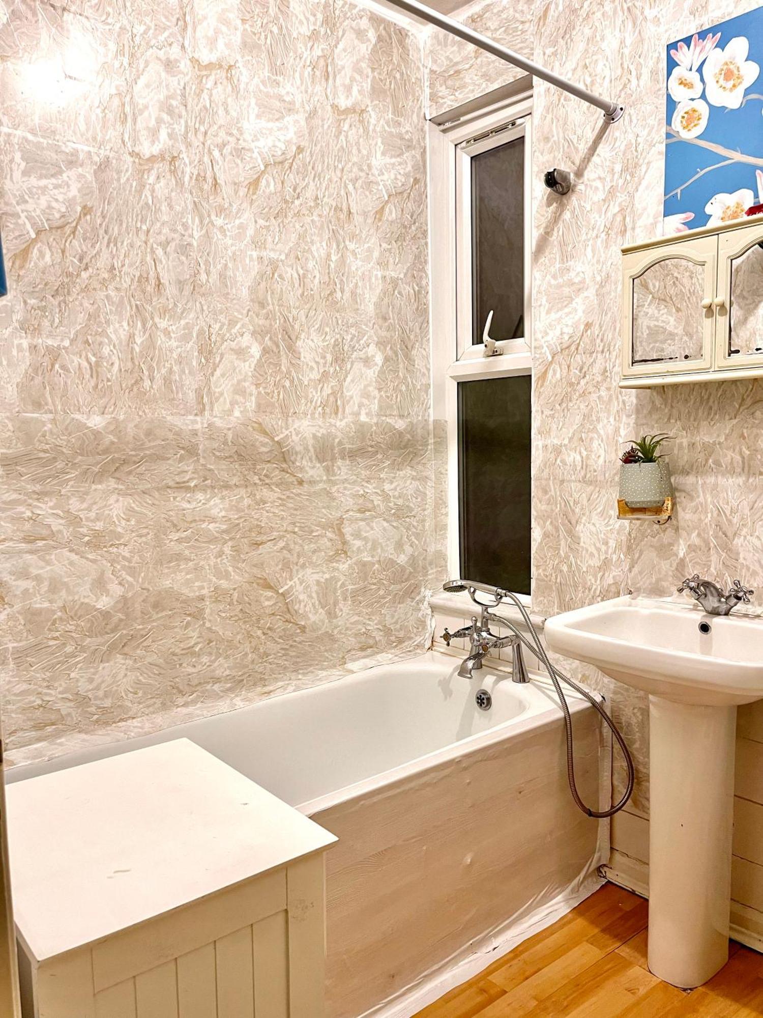 Comfy Double Bedroom With A Private Toilet Λονδίνο Εξωτερικό φωτογραφία