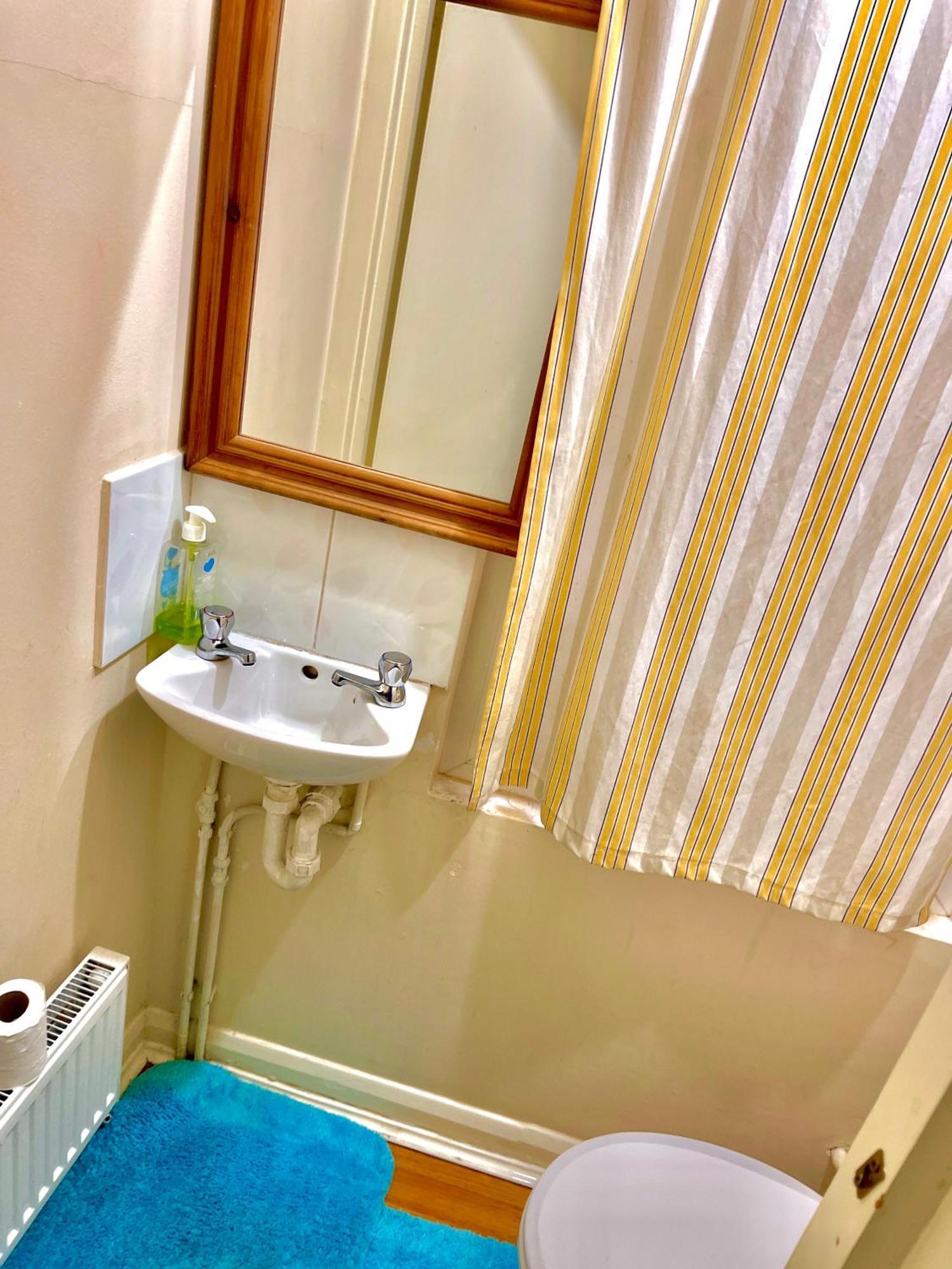 Comfy Double Bedroom With A Private Toilet Λονδίνο Εξωτερικό φωτογραφία