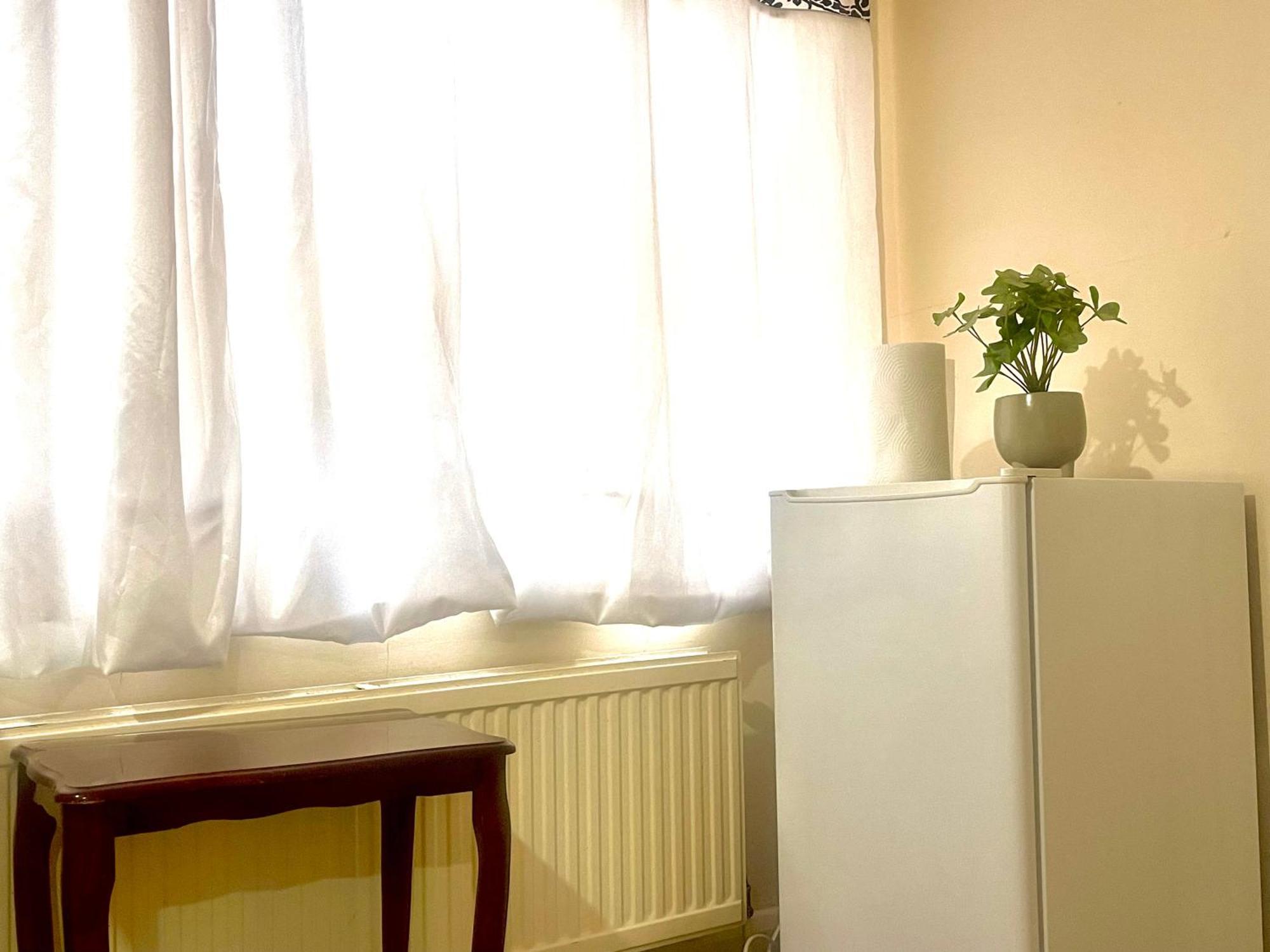 Comfy Double Bedroom With A Private Toilet Λονδίνο Εξωτερικό φωτογραφία