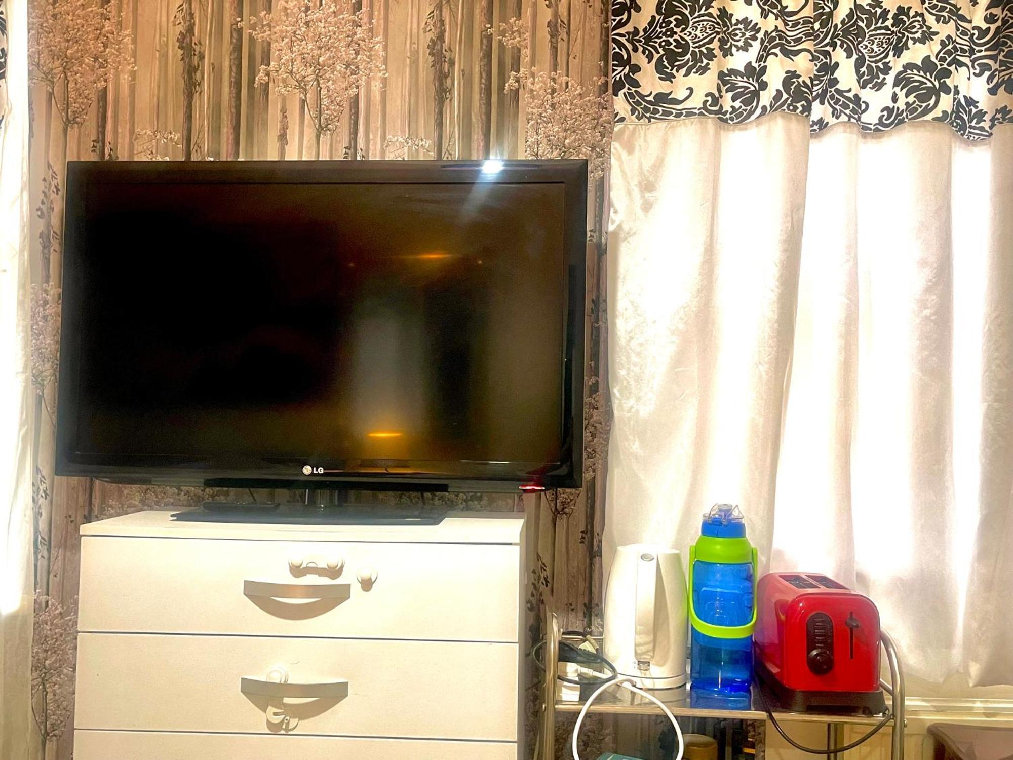 Comfy Double Bedroom With A Private Toilet Λονδίνο Εξωτερικό φωτογραφία