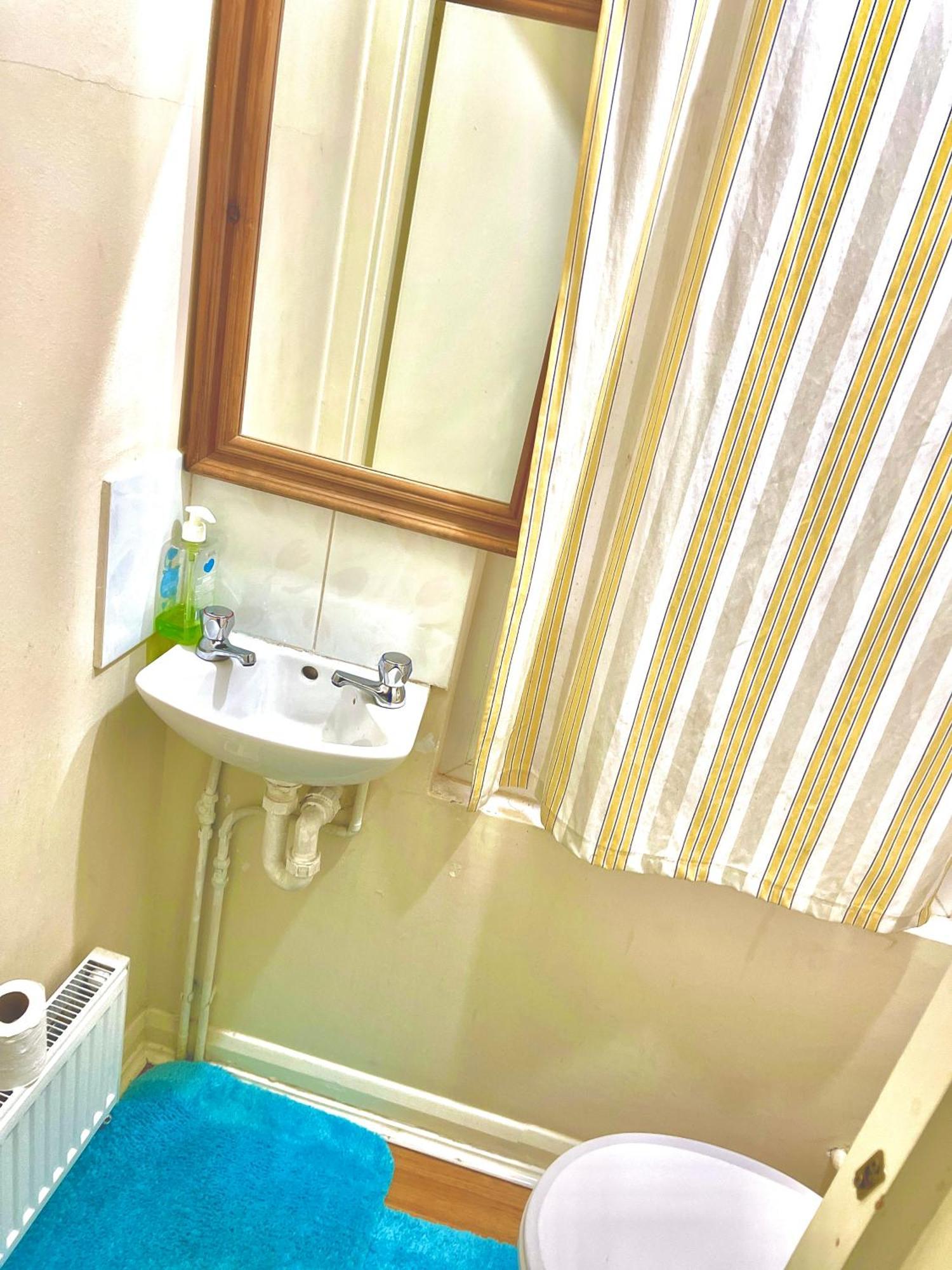 Comfy Double Bedroom With A Private Toilet Λονδίνο Εξωτερικό φωτογραφία